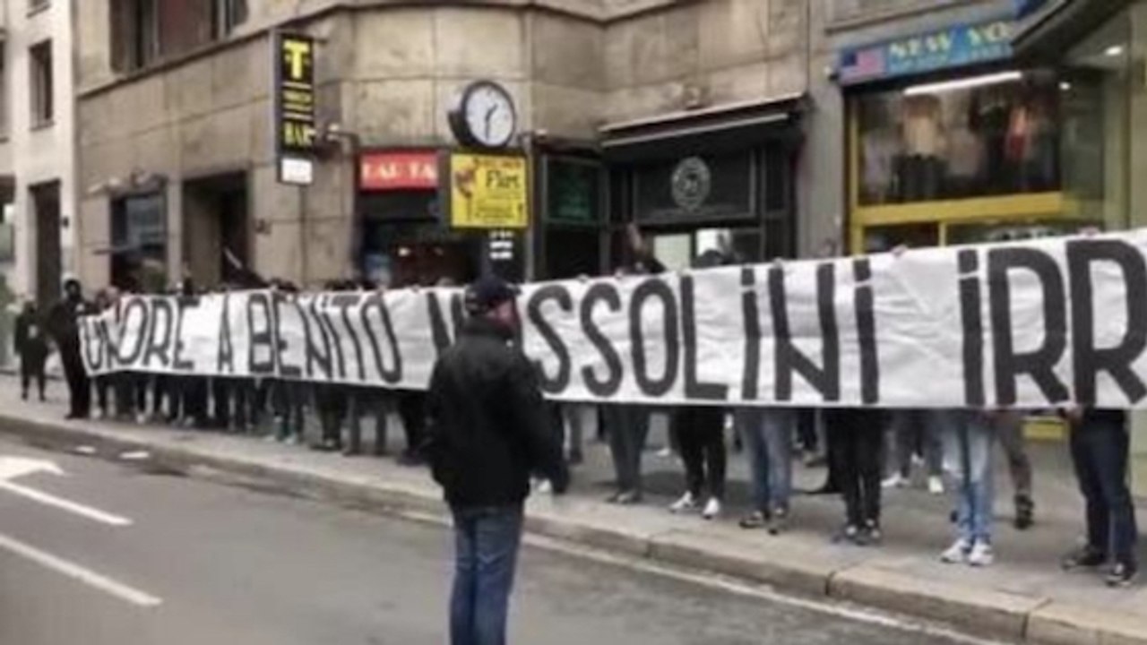Une banderole scandaleuse et de nouveaux chants racistes en Italie