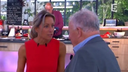 C à Vous: Anne-Sophie Lapix très surprise par le cadeau de Philippe Bouvard