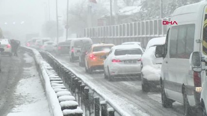 KÜÇÜKÇEKMECE D-100'DE TRAFİK DURMA NOKTASINA GELDİ