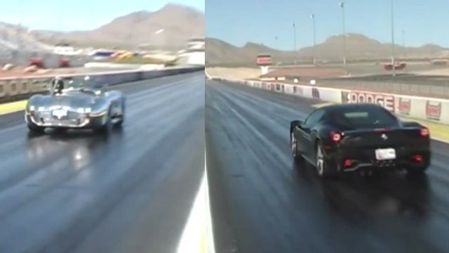 Une Ferrari et une Shelby Cobra s'affrontent à pleine vitesse