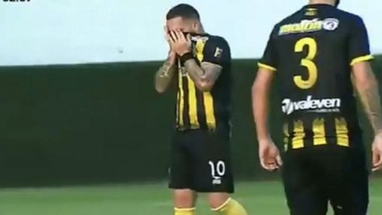 Il marque le but le plus triste de l'histoire et fond en larmes