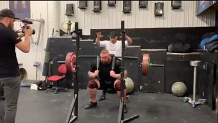 La Montagne réalise 15 reps à 250 kilos avec une facilité déconcertante