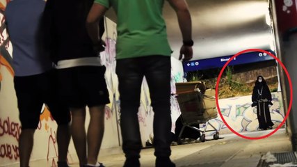 Il terrifie les gens avec ses pouvoirs psychiques