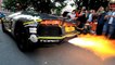 Une Lamborghini Aventador crache du feu à l'accélération