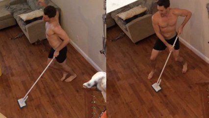 Cet homme se fait surprendre alors qu'il danse en caleçon dans son salon
