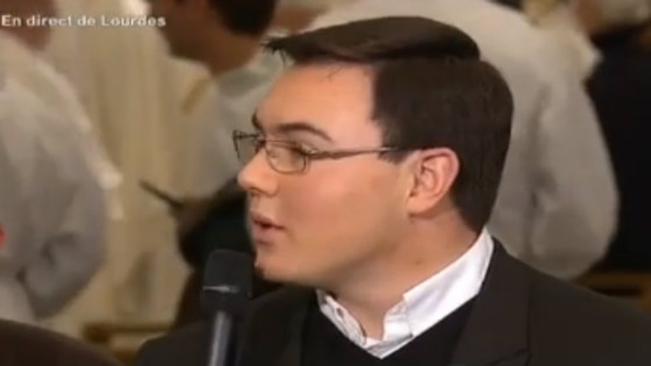 Ce prêtre fait un lapsus aussi gênant que drôle