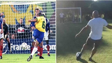 Roberto Carlos refait son coup-franc mythique dans son jardin !