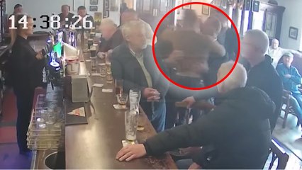 VIDÉO - Conor McGregor frappe un vieil homme dans un bar à cause d'un shot de whiskey