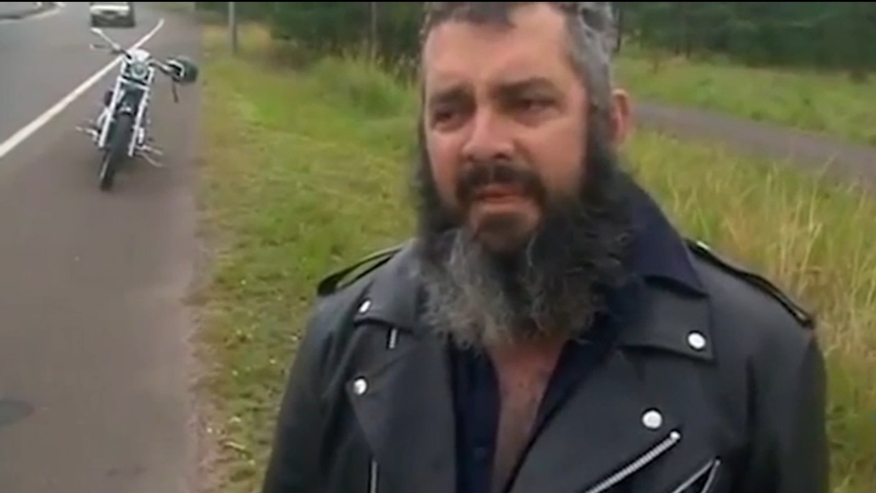 Interviewé après avoir commis une agression, il braque et vole le véhicule du journaliste