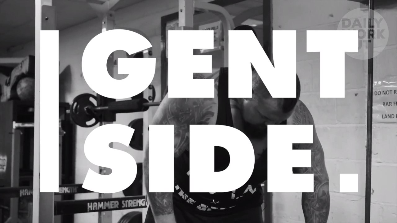 Eddie Hall soulève un kettlebell avec avec la seule force de son entrejambe