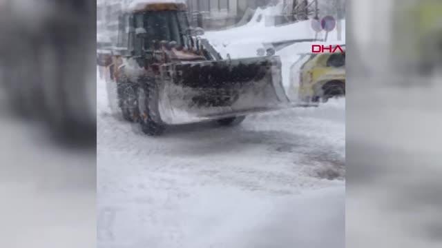 KASTAMONU'DA KAR KALINLIĞI 1 METREYİ AŞTI