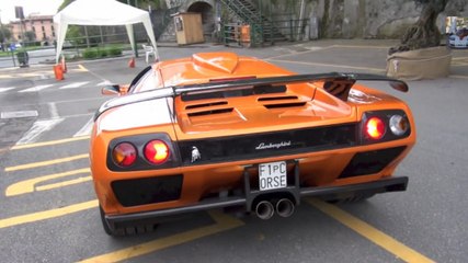Démarrage et grosse accélération d'une Lamborghini Diablo