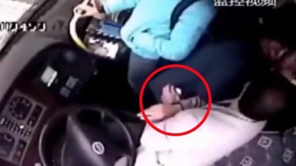 Ce chauffeur de bus vole un de ses passagers