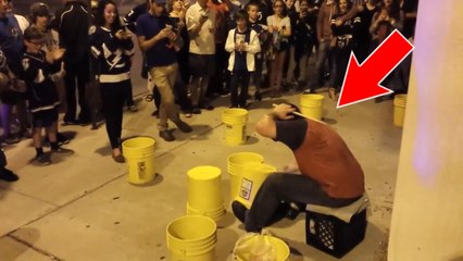 Ce musicien de rue fait le show avec des seaux
