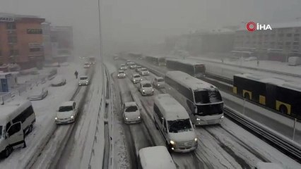 Küçükçekmece E-5'te trafik durma noktasına geldi