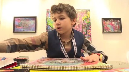 Küçük ressam boyundan büyük tuvalleri sanat eserine dönüştürüyor