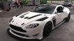 Le propriétaire d'une Aston Martin V12 Vantage S GT4 nous fait écouter son moteur
