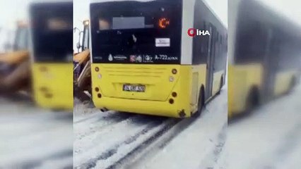 Yılda 5 kere kar yağsa da bu Ekrem akıllanmaz! Yolculara zulmettiği anlar kamerada