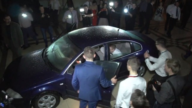 Même avec une panne d'électricité, la fête continue !