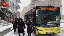 Pendik’te 4 İETT aracı yoğun kar yağışı nedeniyle yolda kaldı