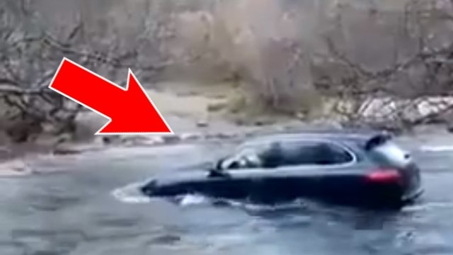 Ce mec a essayé de traverser une rivière avec son Porsche Cayenne