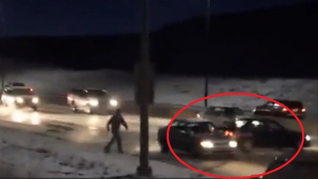 Des dizaines de voitures causent un carambolage à cause du verglas