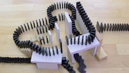 Trois mois de préparation pour cette impressionnante chute de dominos