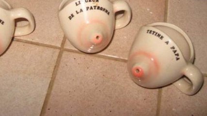 Le Bon Coin : il vend six verres en forme de tétons pour faire la fête
