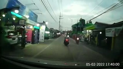 Terekam Media Kamera, Dashcam Kamera Mobil di Jalan Eps.0521