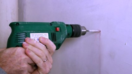 Comment percer un trou dans un mur sans tout salir ?