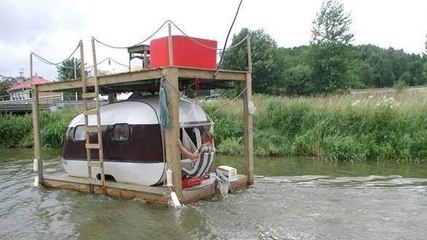 Leboncoin.fr : elle vend un bateau habitable... fait à la main !