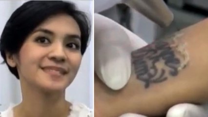 Une jolie actrice Indonésienne se fait retirer un tatouage sur le poignet au laser