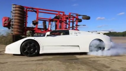 Cette Bugatti EB110 SS réalise un burn dément sur une route de campagne