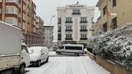 Pendik'te kaygan zeminde araçlar kaydı, sürücüler zor anlar yaşadı