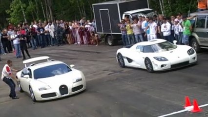 Une Bugatti Veyron et une Koenigsegg CCXF s'affrontent en ligne droite