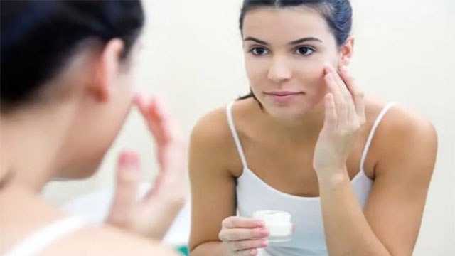 गर्मी में चेहरे पर क्या लगाना चाहिए | Garmi Me Chehre Par Kya Lagaye | Boldsky