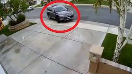 Il perd le contrôle de son véhicule en se garant