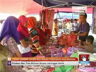 Pasar lambak lokasi beli-belah penduduk Gua Musang