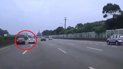 Il roule comme un fou en Ferrari et provoque l'accident d'une Nissan GTR
