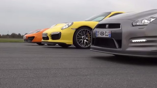 Une Nissan GT-R affronte une McLaren 12C et une Porsche 911 dans une course folle