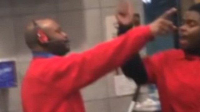 Viré par son patron, cet employé de McDonald's pète les plombs devant les clients