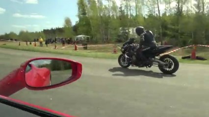 Ferrari 458 Italia VS Suzuki Hayabusa Turbo : laquelle est la plus rapide ?