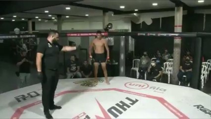 MMA : Un arbitre se fait suspendre après avoir mis en danger la vie d'un combattant déjà KO