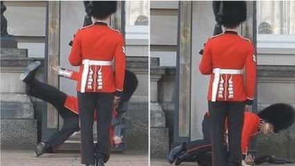Un homme de la garde royale fait une chute mémorable au sol lors de la relève