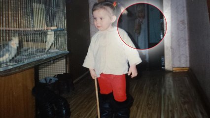 Une mystérieuse photo d'une petite fille avec un fantôme