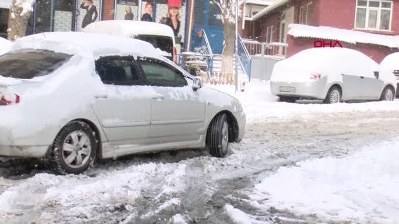 İSTANBUL-KÜÇÜKÇEKMECE'DE ARA SOKAKLAR 'ÇIKMAZ SOKAK' OLDU
