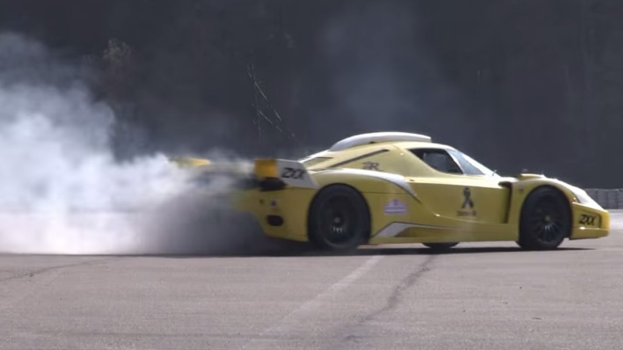 Il s'éclate à bord d'une Ferrari Enzo ZXX Edo Competition