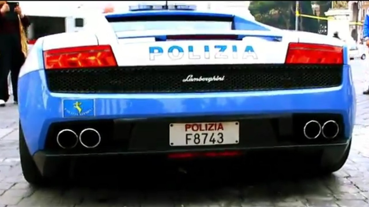 Découvrez les voitures des patrouilles autoroutes de la police italienne