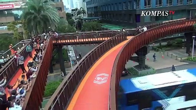 Keren! Begini Penampakan JPO Pinisi yang Baru Diresmikan Gubernur Anies Baswedan