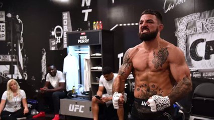 UFC : Tête ensanglantée, phalanges brisées, Mike Perry va quand même combattre le week-end prochain
